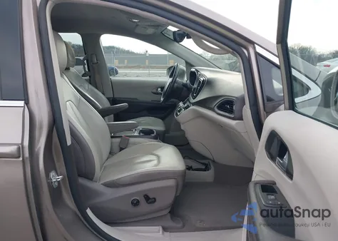 2017 Chrysler Pacifica Touring-L Plus z USA, uszkodzony, nr VIN 2C4RC1EG8HR585020